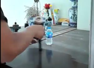 máy hút bụi mini sạc pin