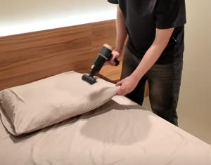 máy hút bụi mini sạc pin